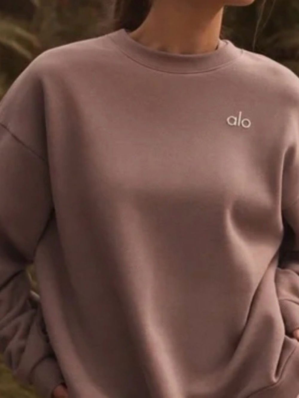 Alo Accolade Crewneck Mushroom - Picture 1 of 3
